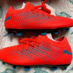Puma soccer cleats. Size 3.5.
